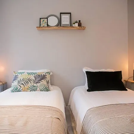 Freedom Grand Triplex Lumineux Decoration Contemporaine - Plein Centre Historique - Parking Gratuit A Proximite Proche Commerces Restaurants - Plages Du Debarquement Apartment