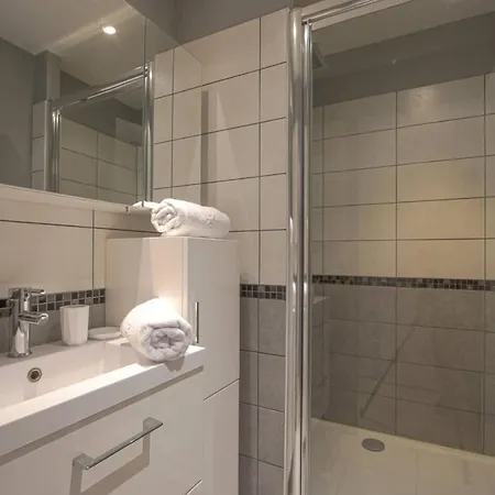 Freedom Grand Triplex Lumineux Decoration Contemporaine - Plein Centre Historique - Parking Gratuit A Proximite Proche Commerces Restaurants - Plages Du Debarquement Apartman