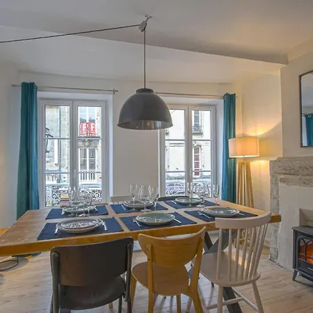 Freedom Grand Triplex Lumineux Decoration Contemporaine - Plein Centre Historique - Parking Gratuit A Proximite Proche Commerces Restaurants - Plages Du Debarquement Apartman