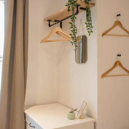Apartment Grand Triplex Lumineux: Historic Retreat *