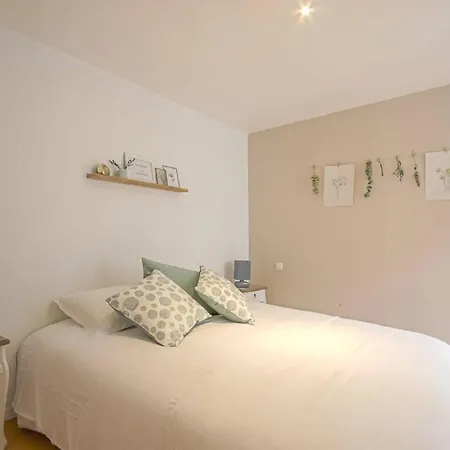 Apartment Grand Triplex Lumineux: Historic Retreat