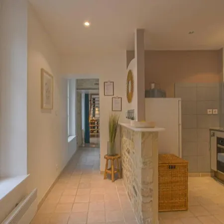 Apartment Grand Triplex Lumineux: Historic Retreat Bayeux