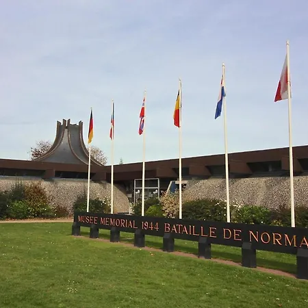 Freedom Grand Triplex Lumineux Decoration Contemporaine - Plein Centre Historique - Parking Gratuit A Proximite Proche Commerces Restaurants - Plages Du Debarquement Apartamento *