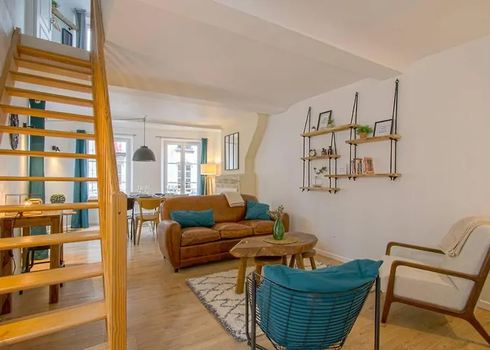 Grand Triplex Lumineux: Historic Retreat *