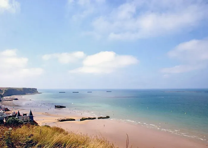 Grand Triplex Lumineux: Historic Retreat Apartment