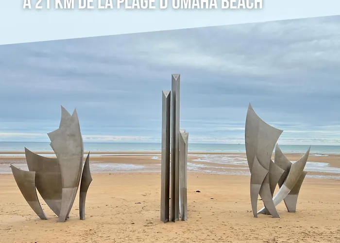 Grand Triplex Lumineux: Historic Retreat Apartment