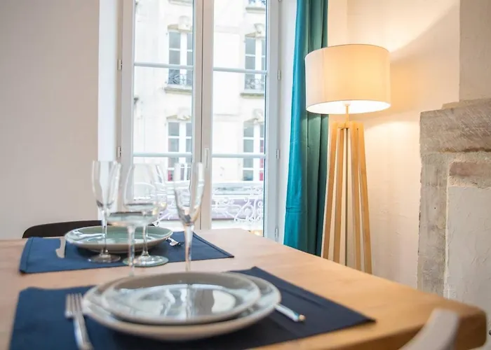 Grand Triplex Lumineux: Historic Retreat *