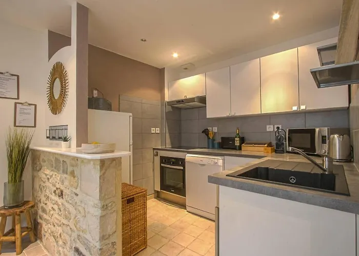 Grand Triplex Lumineux: Historic Retreat Bayeux