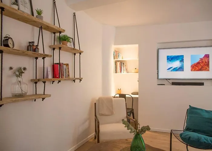 Grand Triplex Lumineux: Historic Retreat Bayeux