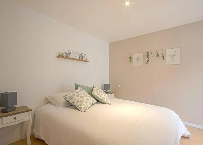 Apartment Grand Triplex Lumineux: Historic Retreat