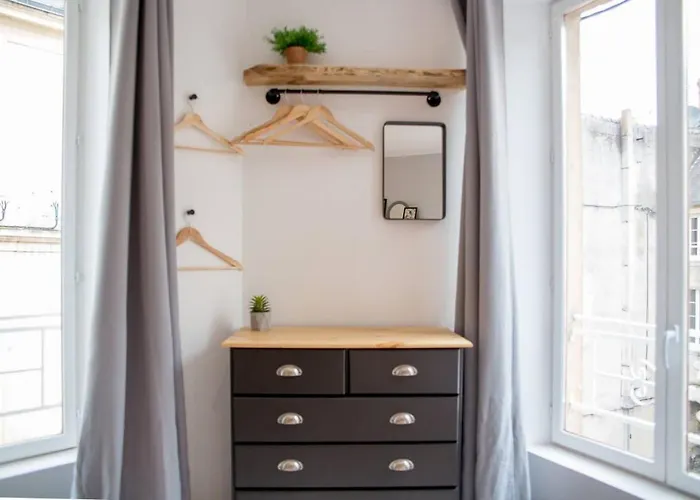 Apartment Grand Triplex Lumineux: Historic Retreat *