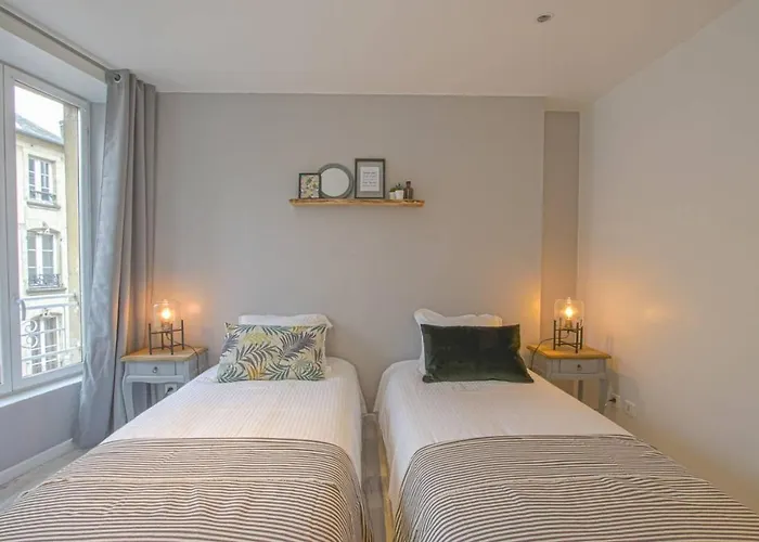 Apartment Grand Triplex Lumineux: Historic Retreat *